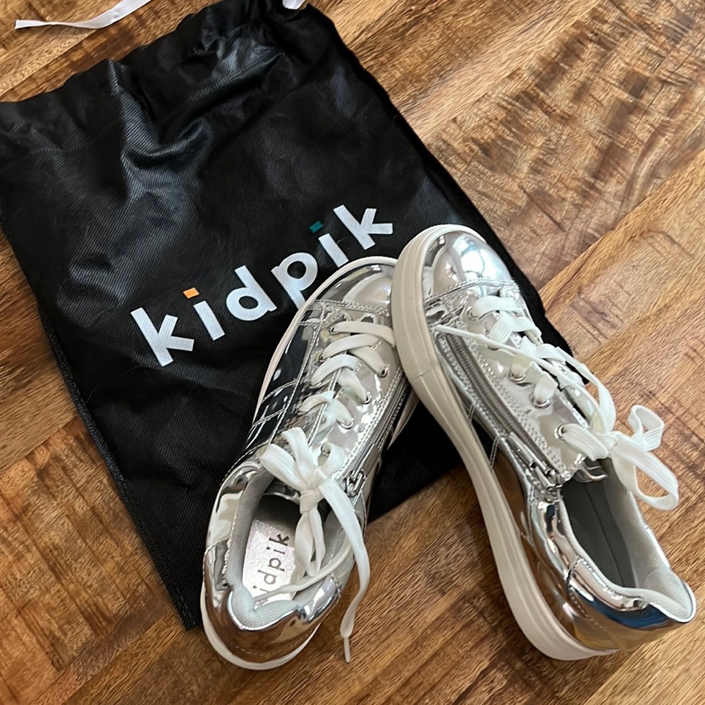 Brand new KidPik Silver shoes size 4